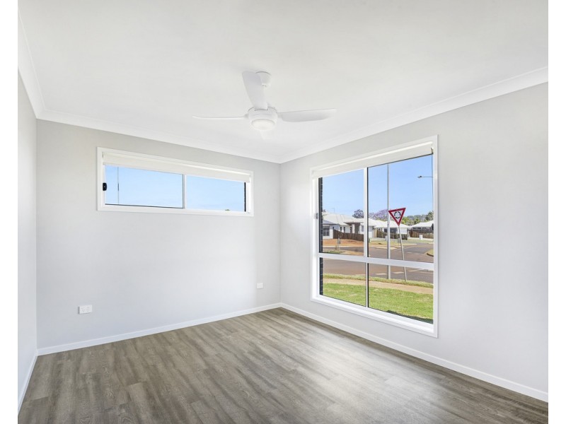 1 Pilgrim Street, Middle Ridge QLD 4350