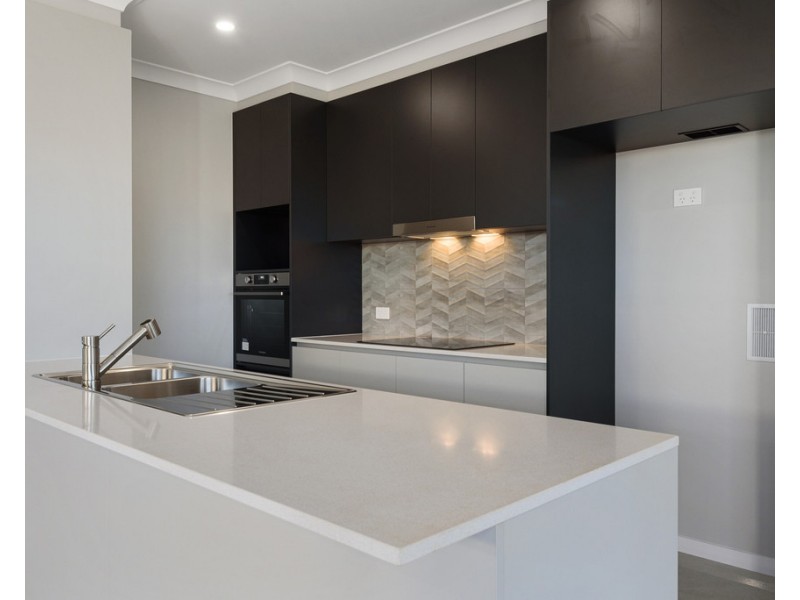 1/164 Spring Street, Middle Ridge QLD 4350