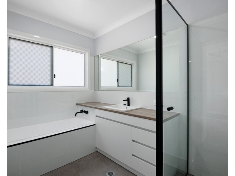 1/164 Spring Street, Middle Ridge QLD 4350