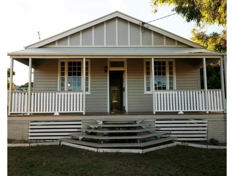 5 West Street, Newtown QLD 4350