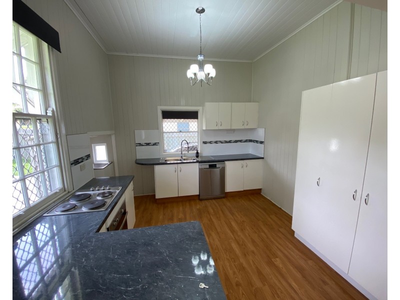 5 West Street, Newtown QLD 4350