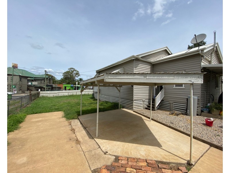 5 West Street, Newtown QLD 4350
