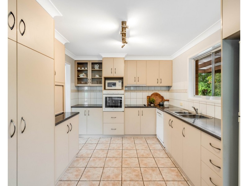 9 Talinga Street, Mount Lofty QLD 4350