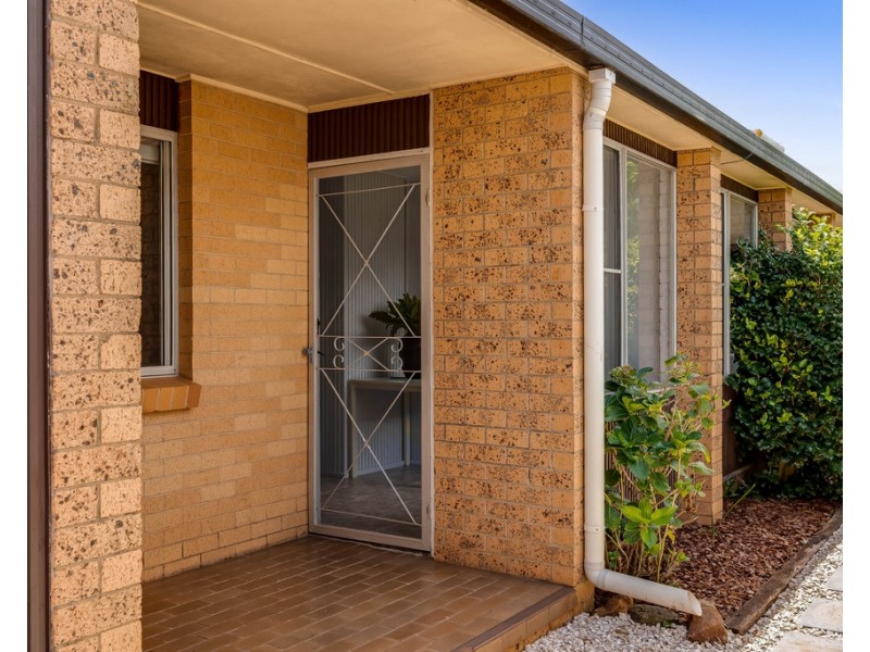 9 Talinga Street, Mount Lofty QLD 4350
