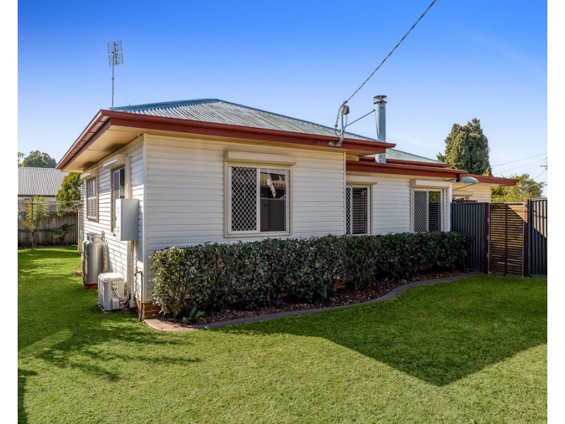 17 Albert Lane, Newtown QLD 4350