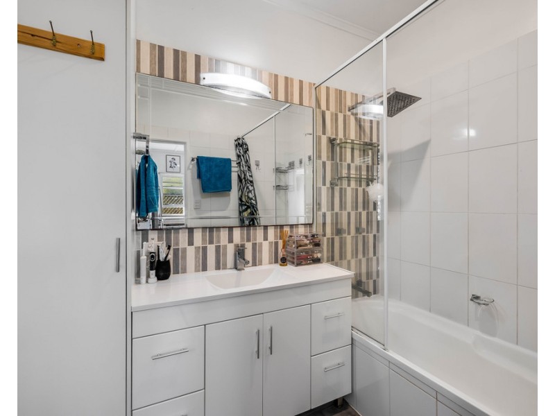 17 Albert Lane, Newtown QLD 4350