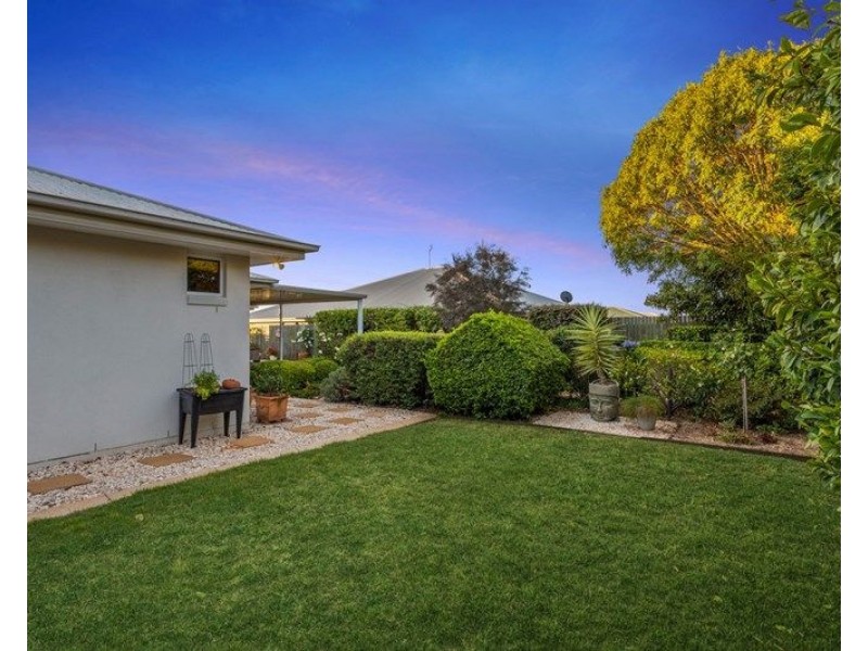 20 Shelton Crescent, Kearneys Spring QLD 4350