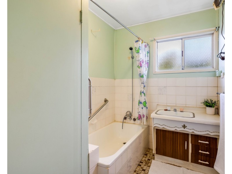 6 Eulolo Street, Wilsonton QLD 4350