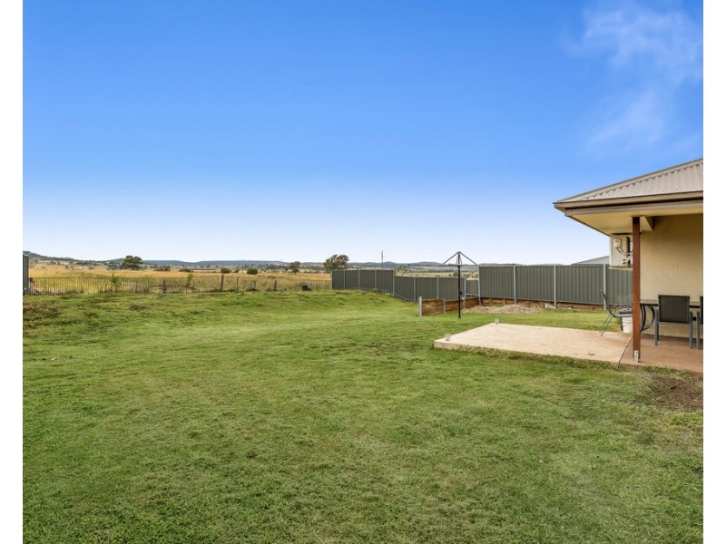 4 Kensei Street, Wyreema QLD 4352