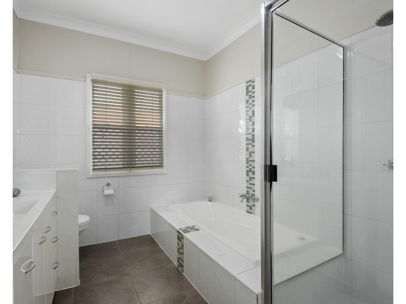 26 Violet Street, Harristown QLD 4350