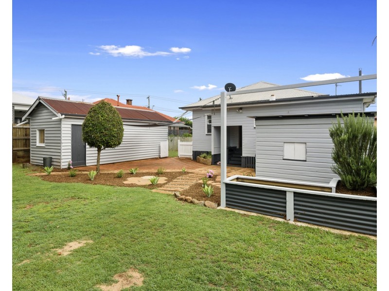 26 Violet Street, Harristown QLD 4350