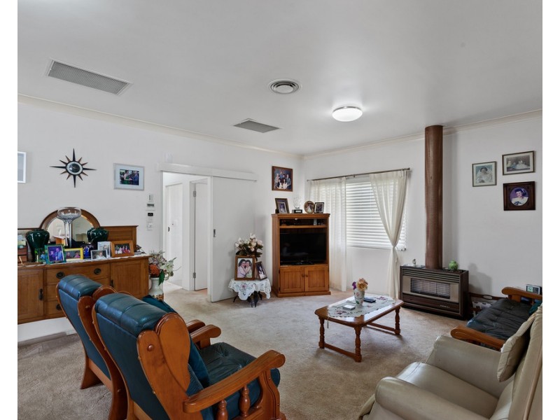 1 Hanlon Street, Newtown QLD 4350