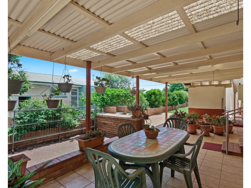 1 Hanlon Street, Newtown QLD 4350