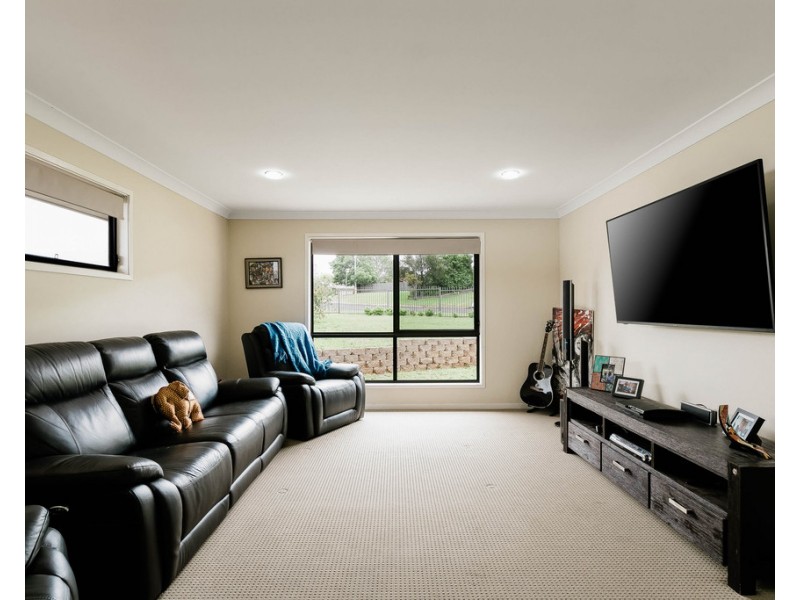 18 Gilmour Court, Harlaxton QLD 4350