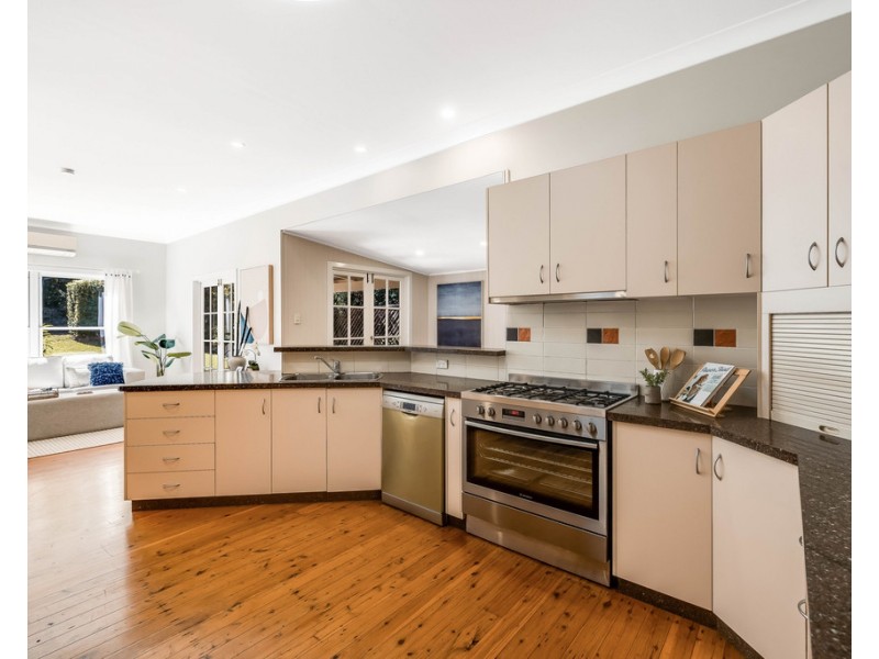 3 Rhyde Street, Mount Lofty QLD 4350