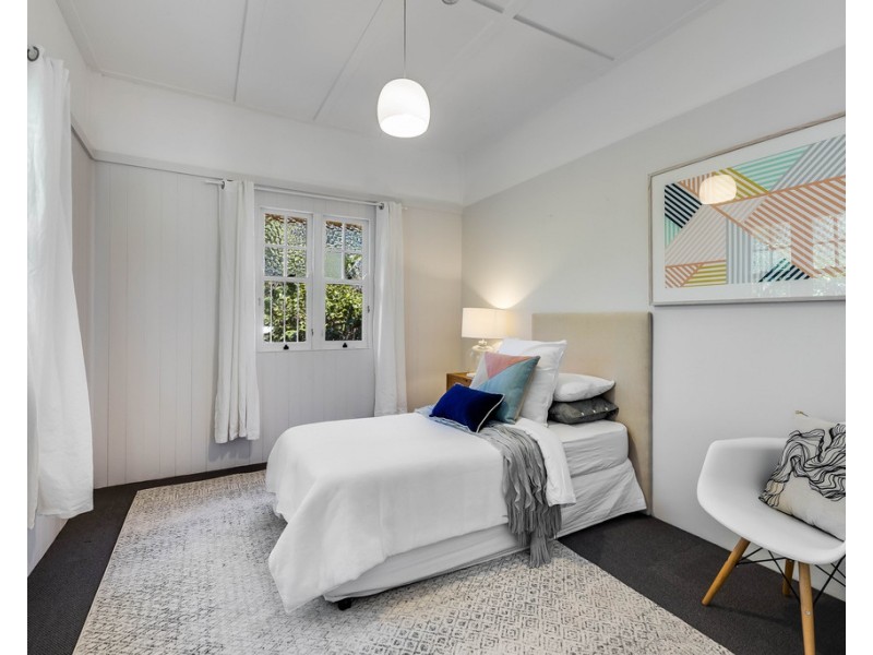 3 Rhyde Street, Mount Lofty QLD 4350