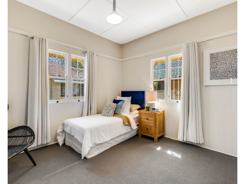 3 Rhyde Street, Mount Lofty QLD 4350