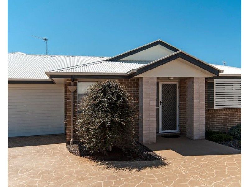 Unit 2/14-16 Salisbury Street, Darling Heights QLD 4350