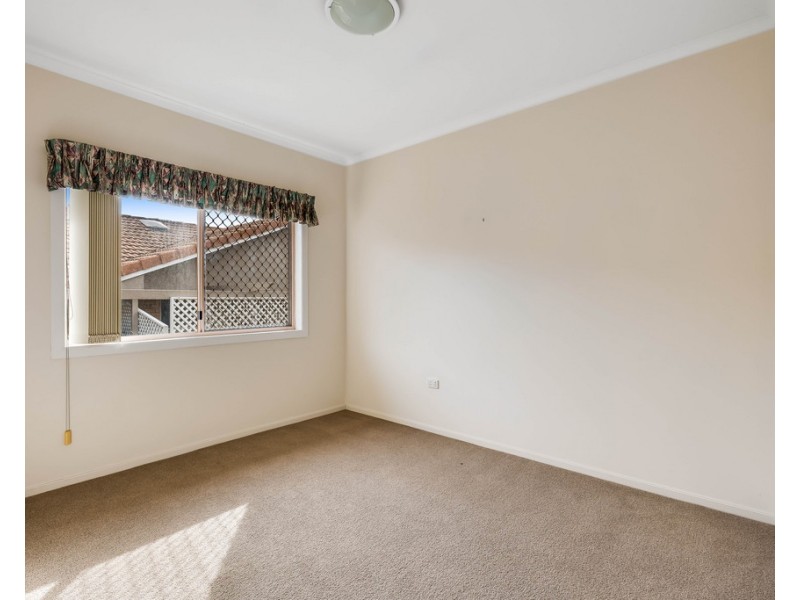 Villa 20 Glenfield Court, Middle Ridge QLD 4350