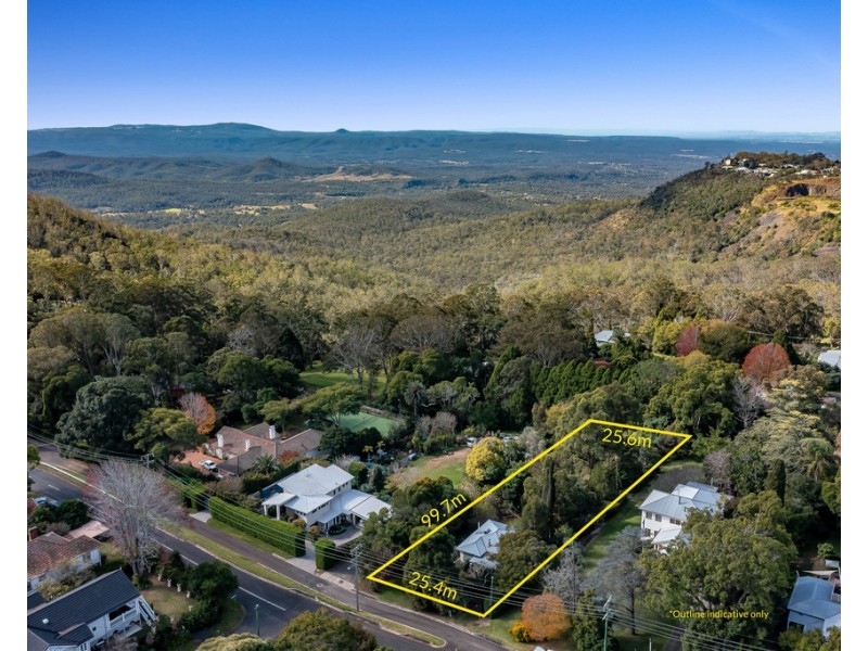 4 Curzon Street, Mount Lofty QLD 4350