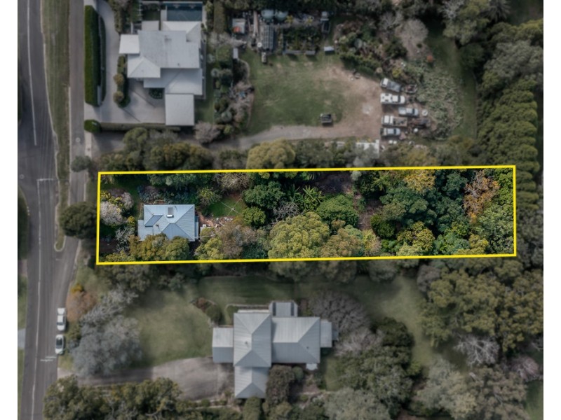 4 Curzon Street, Mount Lofty QLD 4350