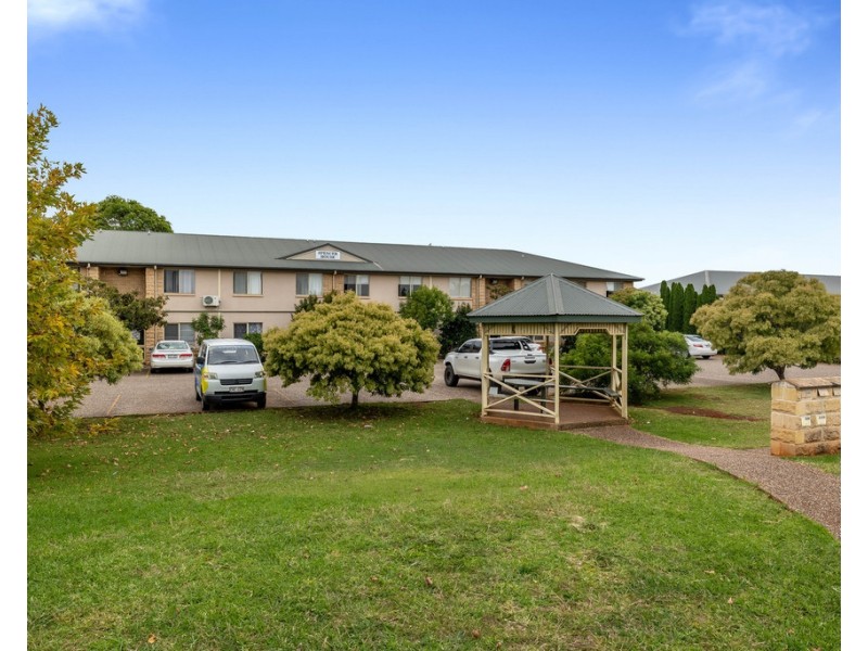 Unit 10/5-7 Uniplaza Court, Kearneys Spring QLD 4350