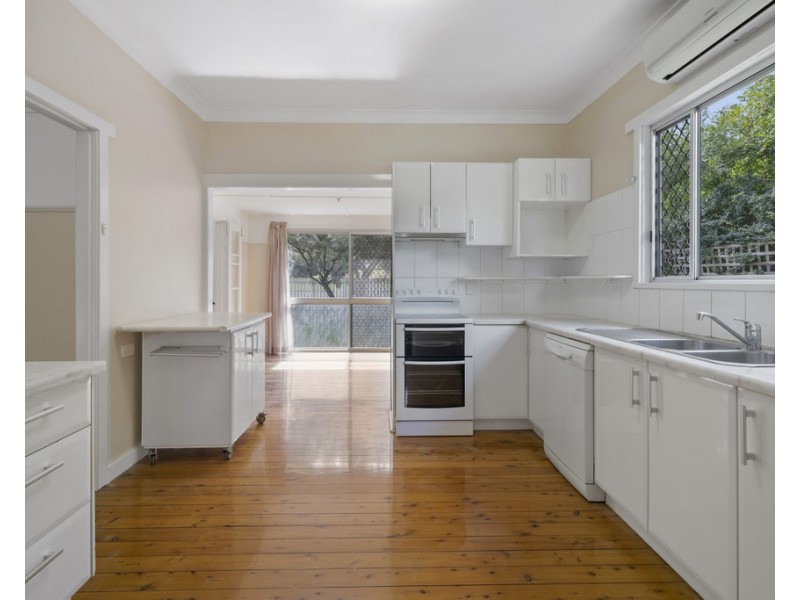 28 Rhyde Street, Mount Lofty QLD 4350