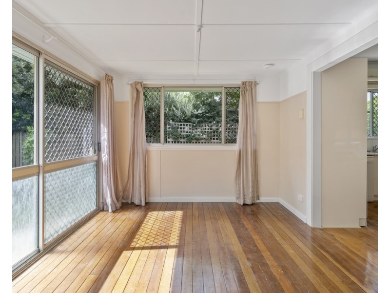 28 Rhyde Street, Mount Lofty QLD 4350