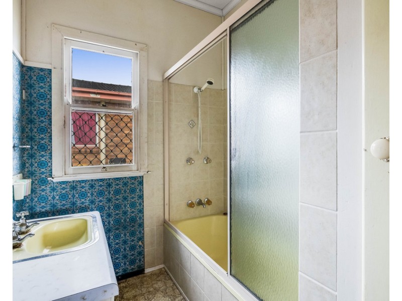 5a Welcombe Ave, Rockville QLD 4350