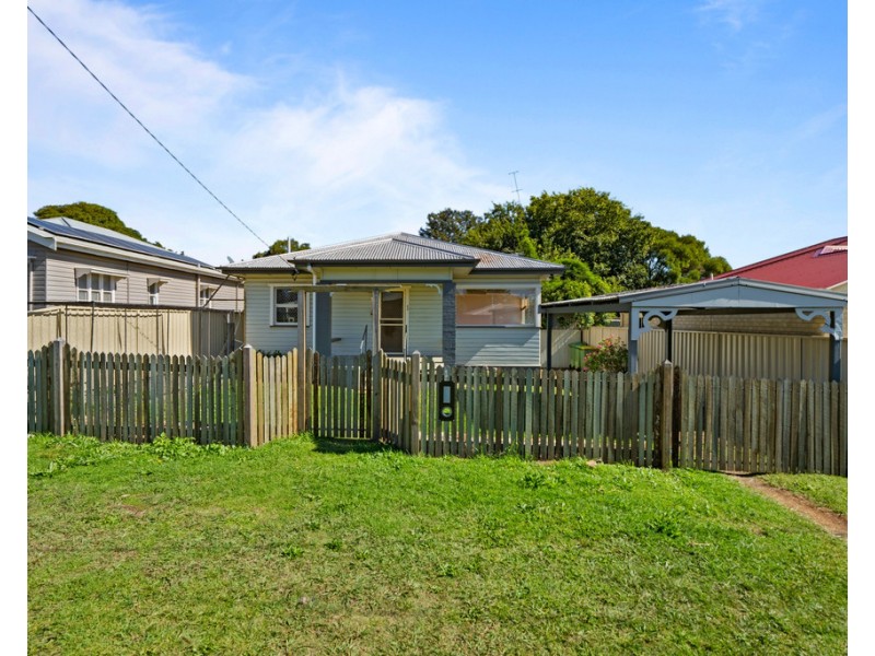 1 Cay Street, Newtown QLD 4350