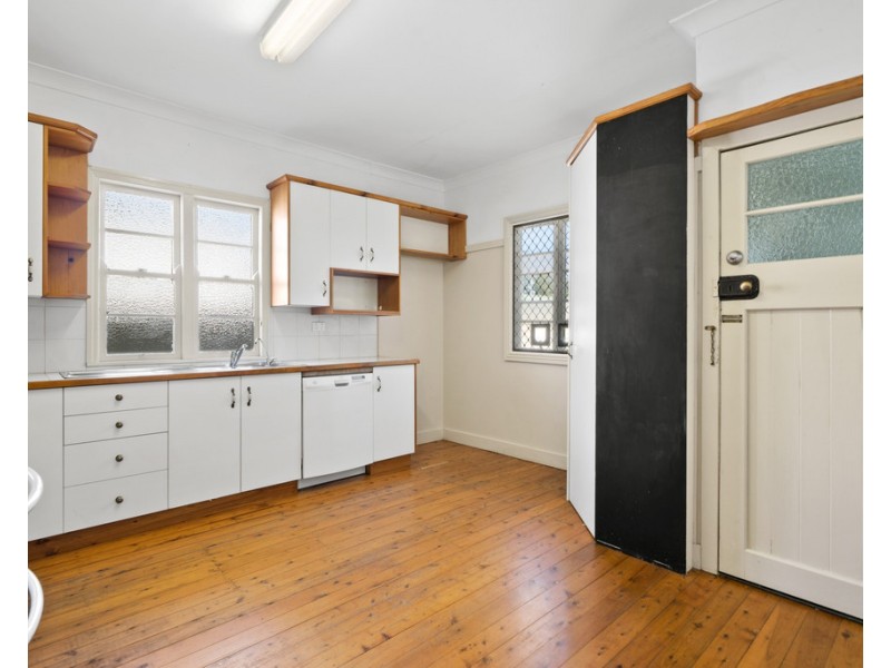 1 Cay Street, Newtown QLD 4350