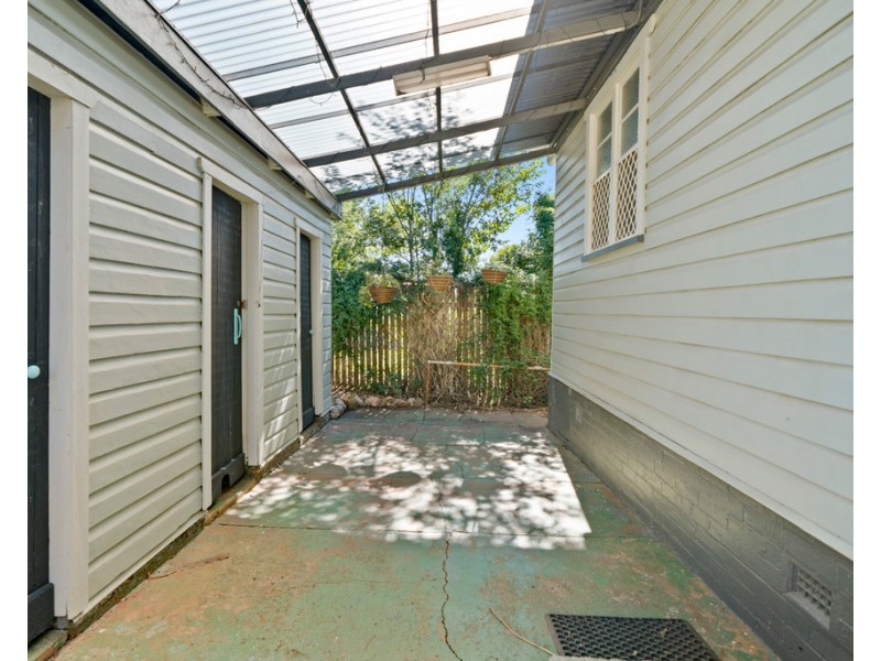 1 Cay Street, Newtown QLD 4350