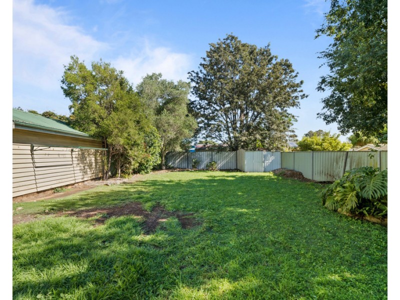 1 Cay Street, Newtown QLD 4350