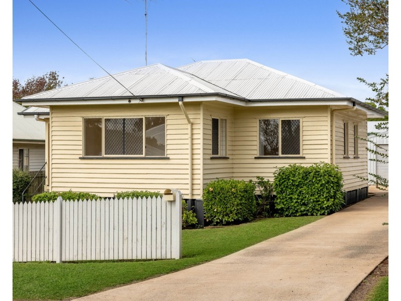 24 Elizabeth Street, South Toowoomba QLD 4350