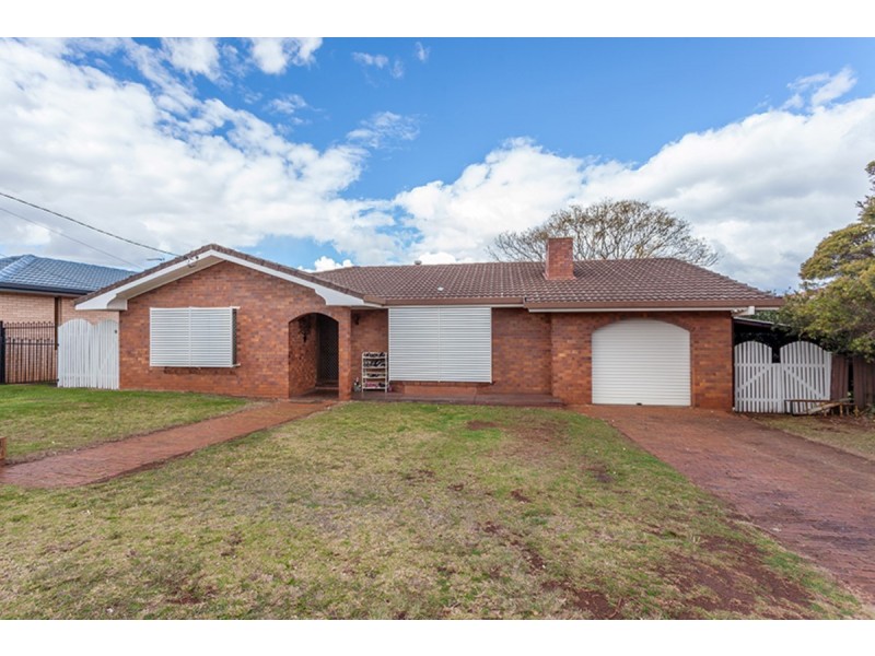 14 Maree Court, Centenary Heights QLD 4350