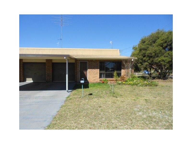 2/11 Lillian Court, Harristown QLD 4350