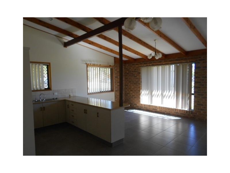 2/11 Lillian Court, Harristown QLD 4350