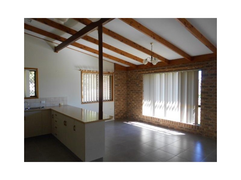 2/11 Lillian Court, Harristown QLD 4350