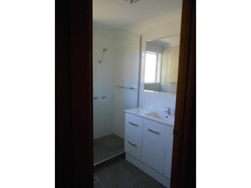 2/11 Lillian Court, Harristown QLD 4350