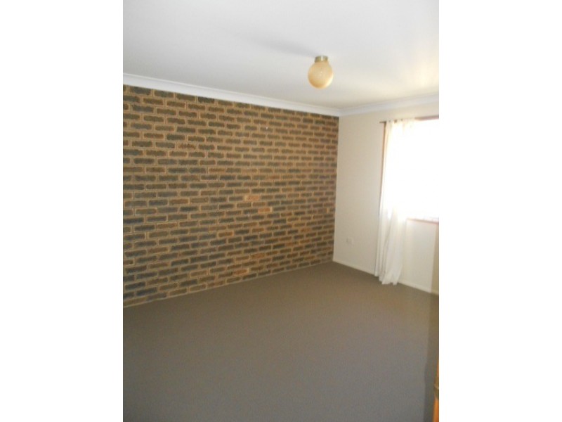 2/11 Lillian Court, Harristown QLD 4350