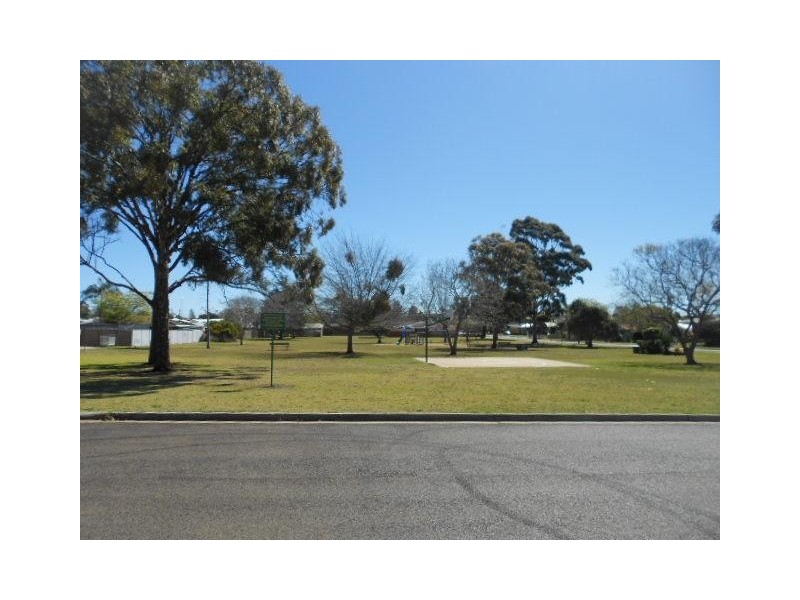 2/11 Lillian Court, Harristown QLD 4350