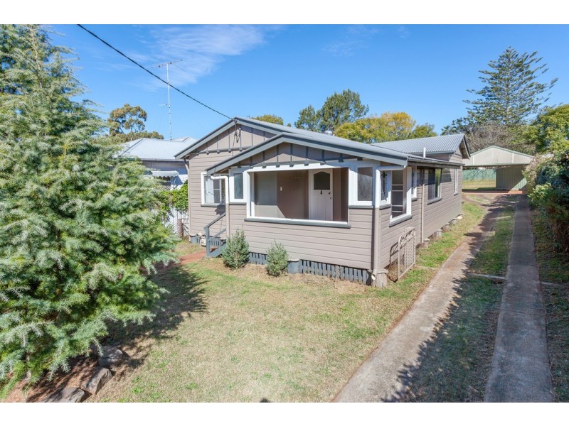 16 Charles Street, Newtown QLD 4350