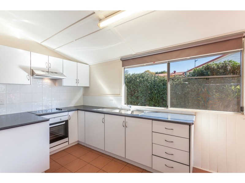 16 Charles Street, Newtown QLD 4350