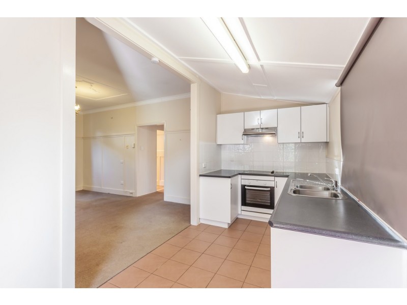 16 Charles Street, Newtown QLD 4350