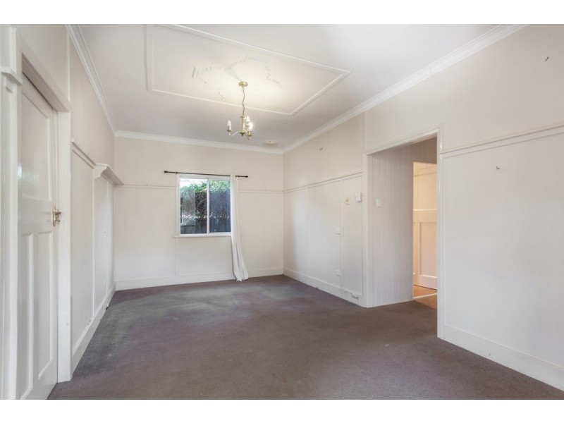 16 Charles Street, Newtown QLD 4350