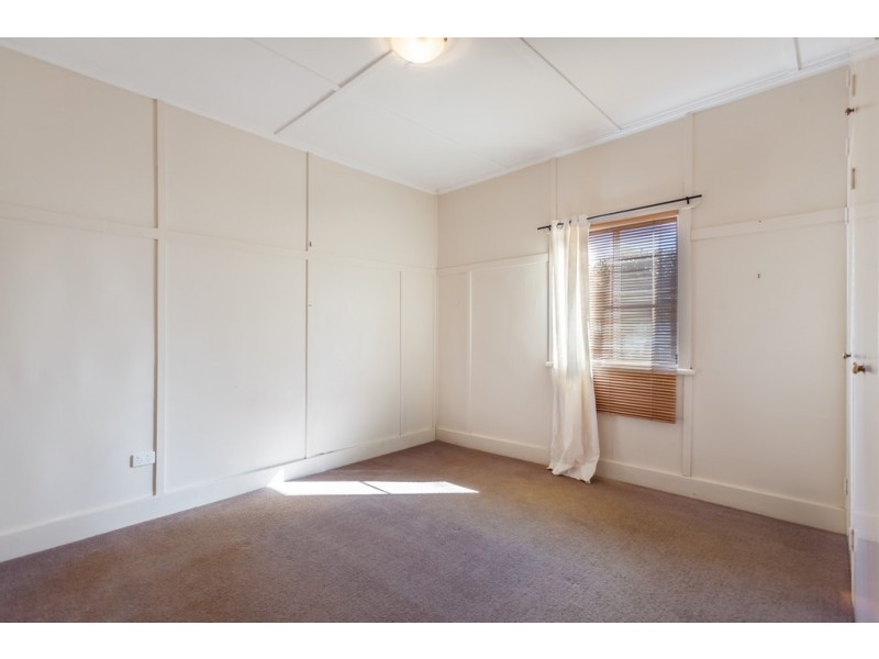 16 Charles Street, Newtown QLD 4350