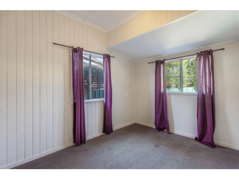 16 Charles Street, Newtown QLD 4350