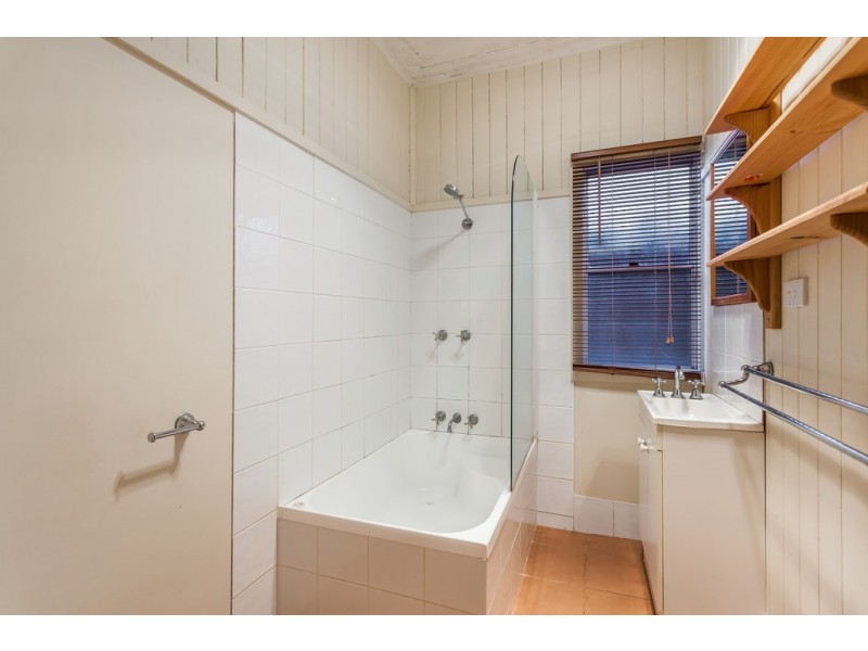 16 Charles Street, Newtown QLD 4350