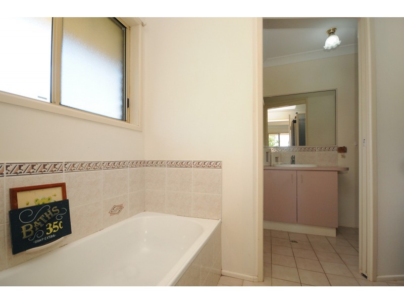 2 Glen Avon Court, Glenvale QLD 4350