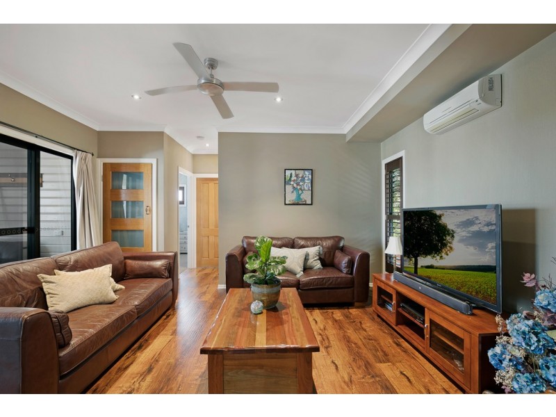 7 Mary Street, Mount Lofty QLD 4350